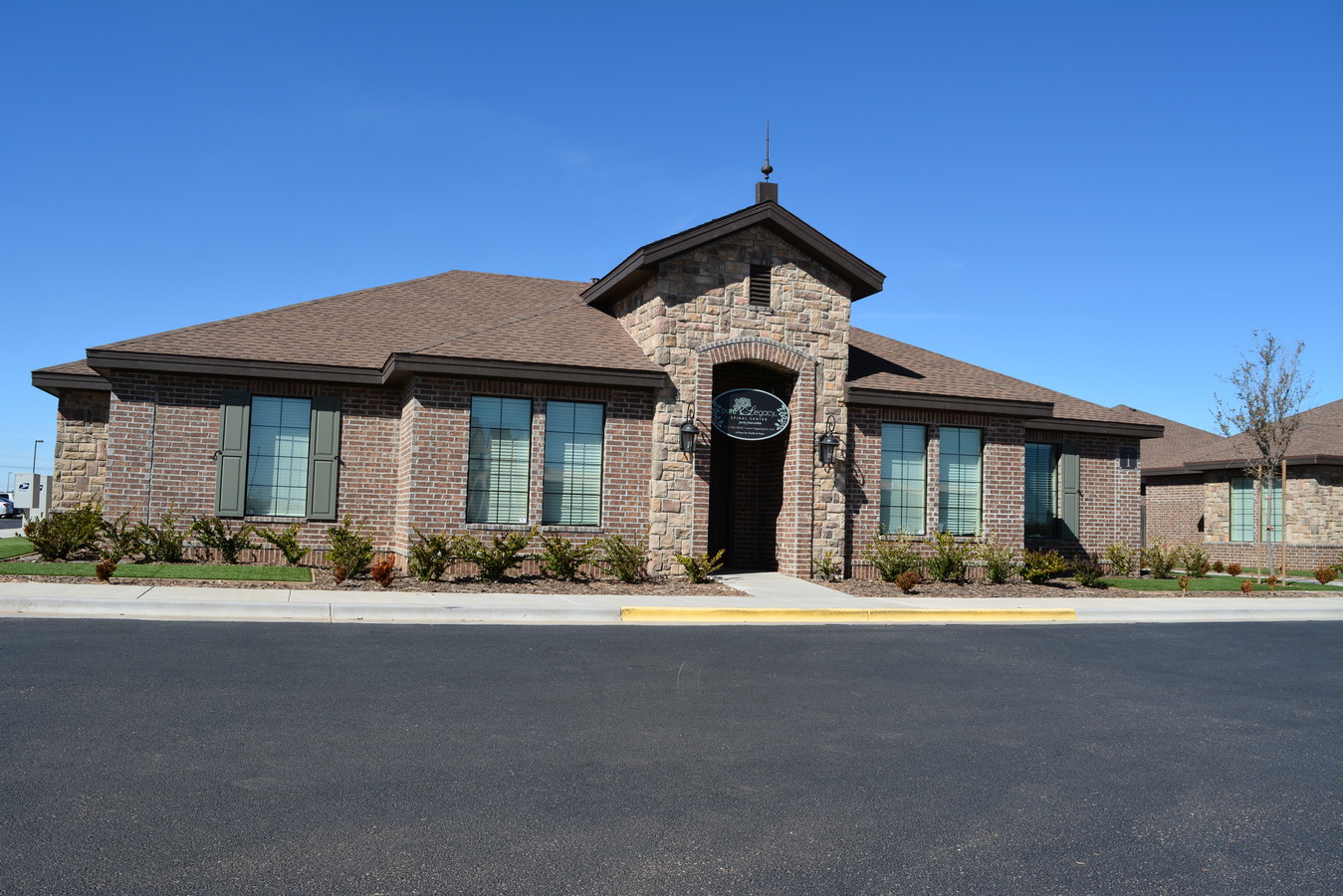 Image of Brick/Stone Commerical One-Story Building
